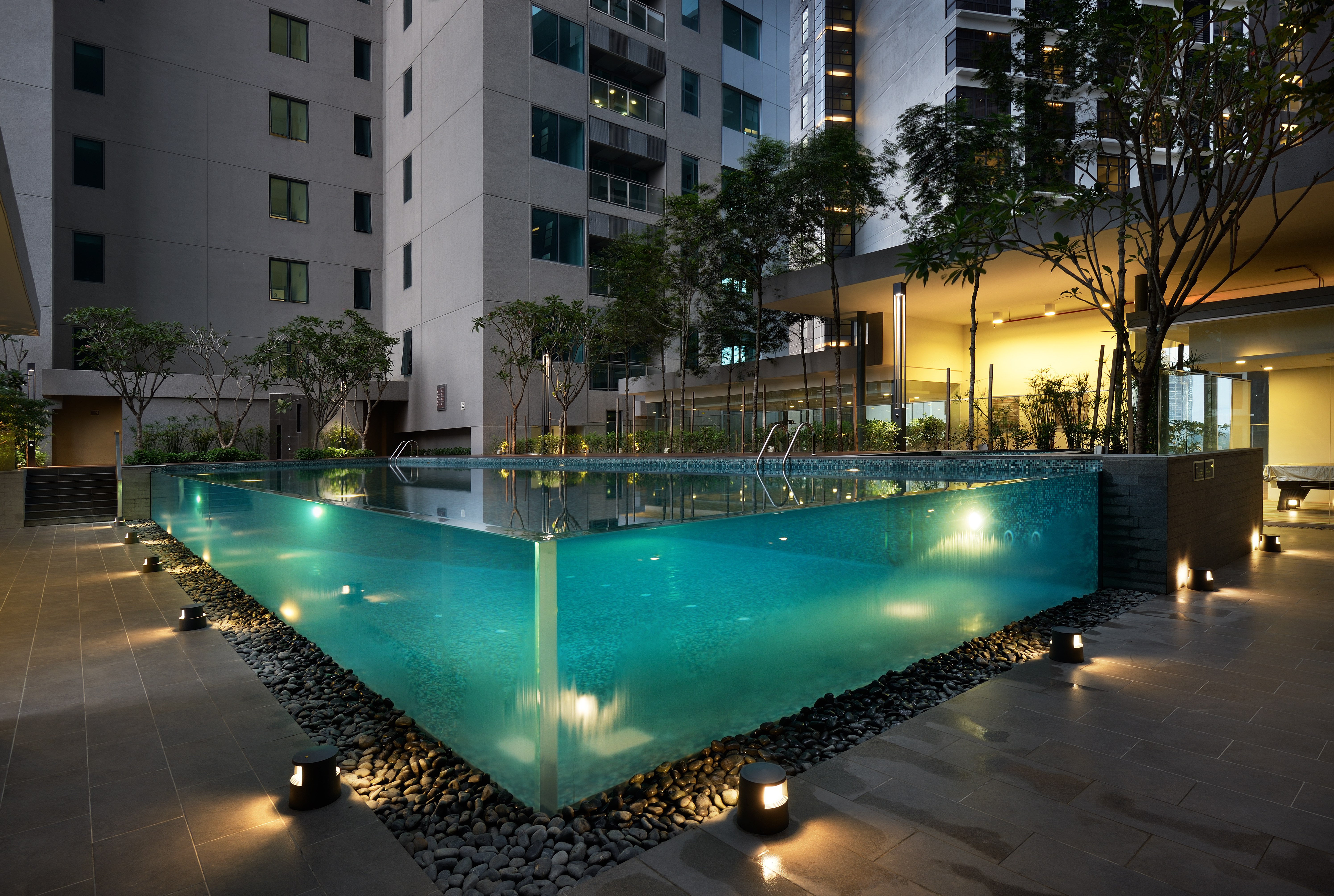 Mercu Summer Suites Swimming Pool 2